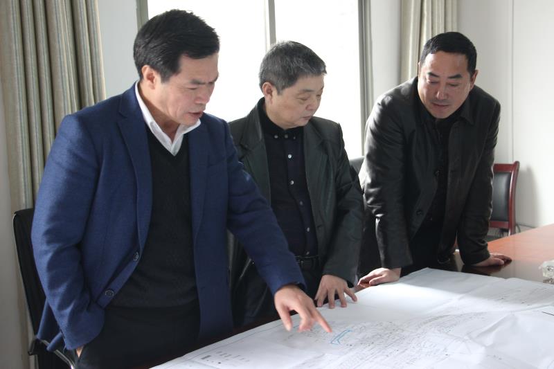 易光藕深入小牛煤矿调研指导安全生产经营工作